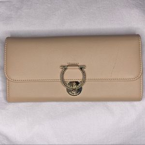 ❗️ REDUCED ❗️Salvatore Ferragamo almond wallet
